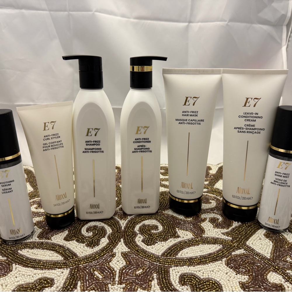 Anti-Frizz Hair Shampoo - White